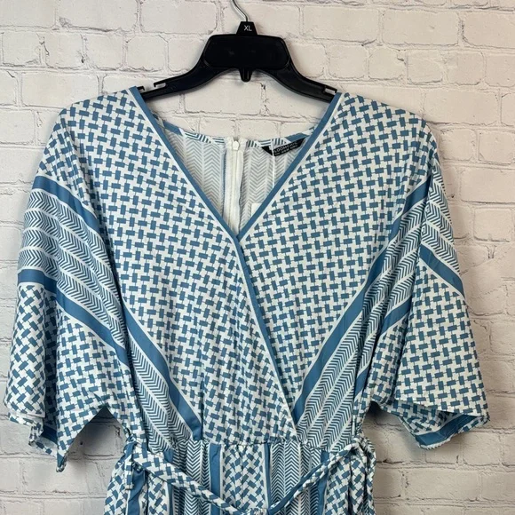 BloomChic Geometric Blue and White Jumpsuit Plus Size 3X - Picture 4 of 8